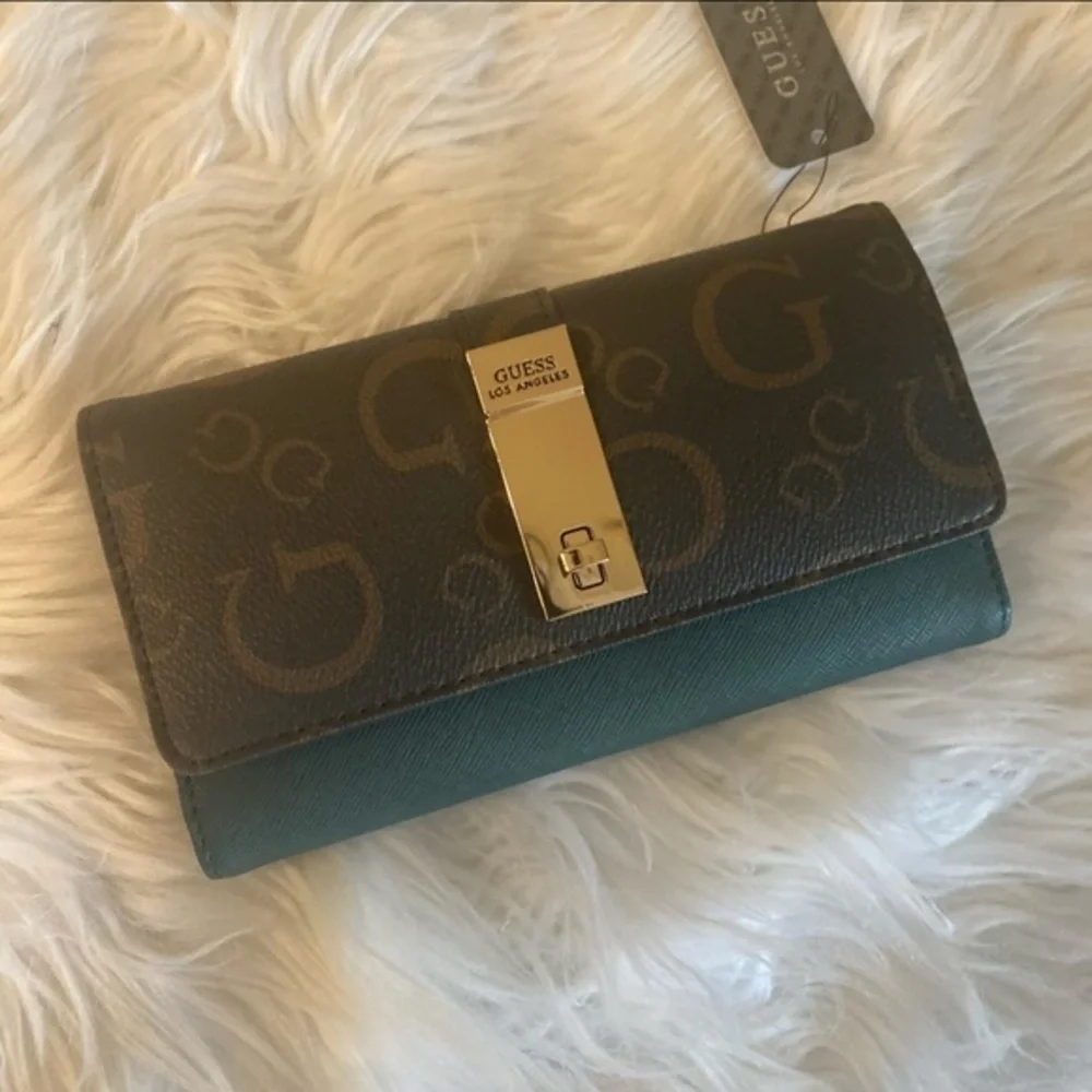 New Guess Elsie Logo Flap Crossbody bag & wallet